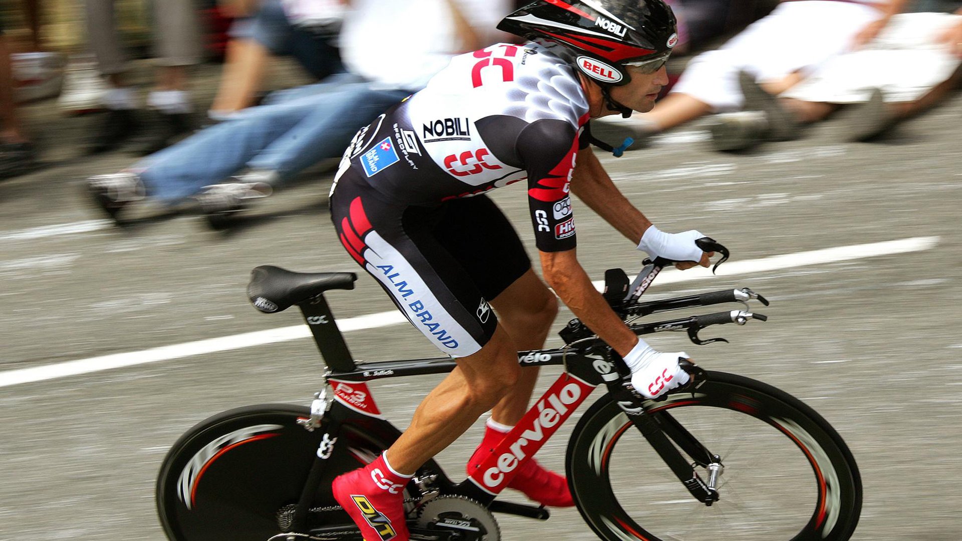 中国足球联赛赛事转播技术不断革新,各大足球联赛转播权